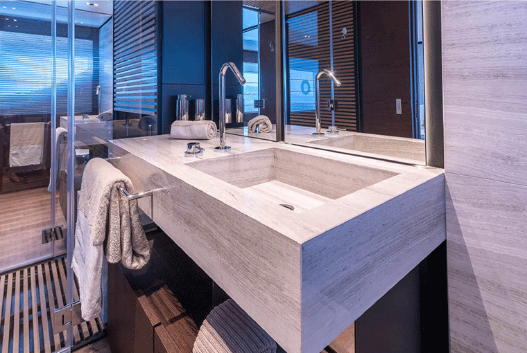 Custom Line Navetta 33